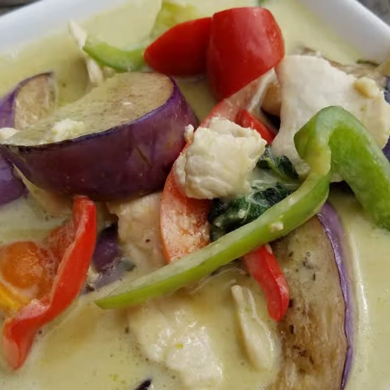 Thai Curry Delights: A Flavorful Experience